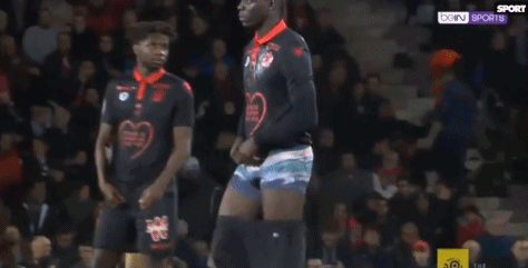 2025年中国足协杯决赛将上演国安 vs 河南之战，国安压力大，河南轻装上阵，两队争夺冠军，势均力敌。