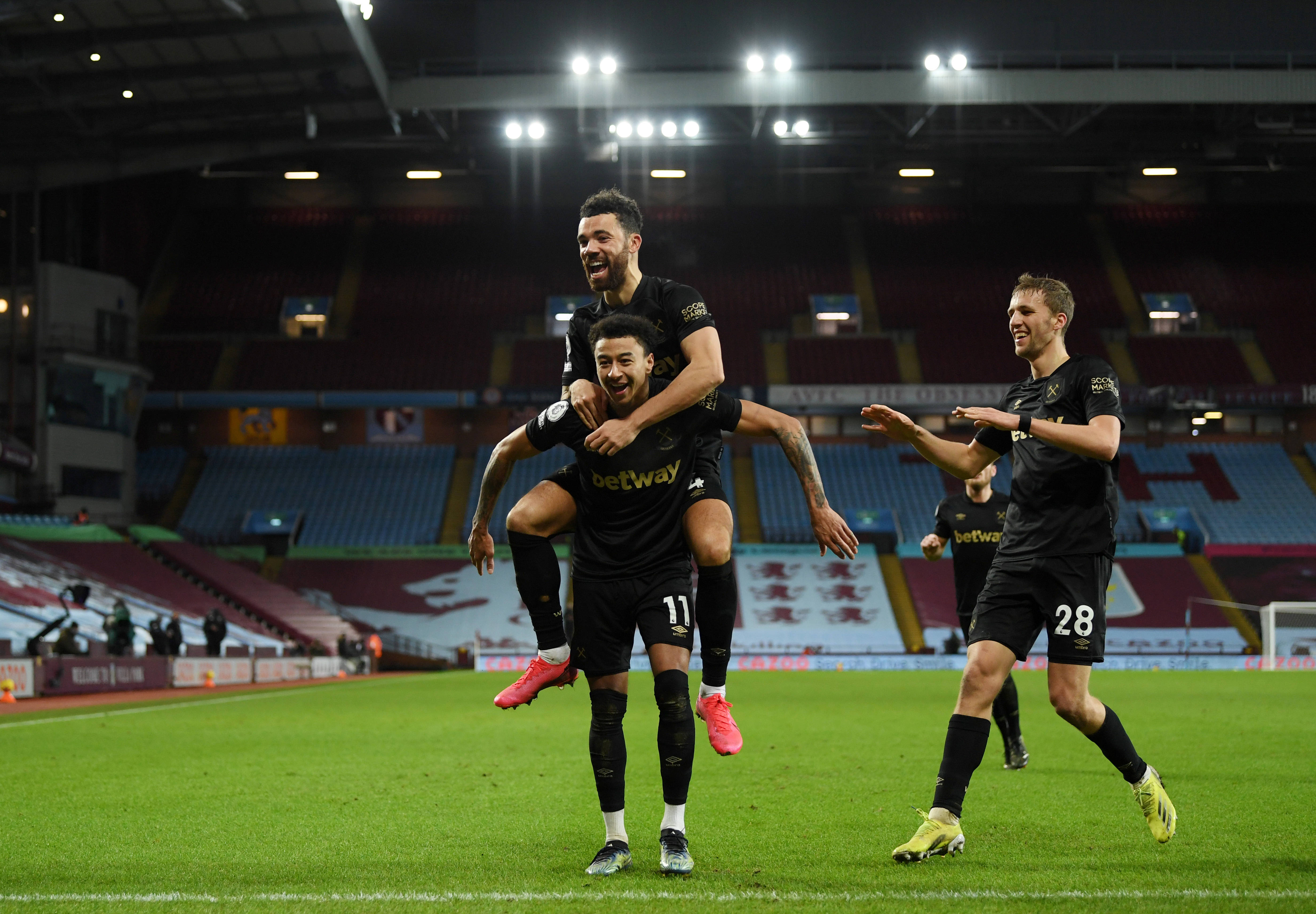 巴萨主帅换人神了！拉什福德出场4分钟助攻，赛季21场造15球超值（巴萨主帅神调度！拉什福德登场4分钟送助攻，21战15次参与进球物超所值）