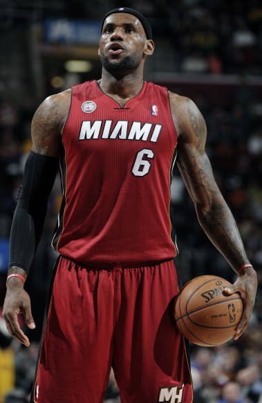 MVP+梅开二度：孔德vs法兰克福个人集锦（孔德个人集锦：对阵法兰克福荣膺MVP并梅开二度）