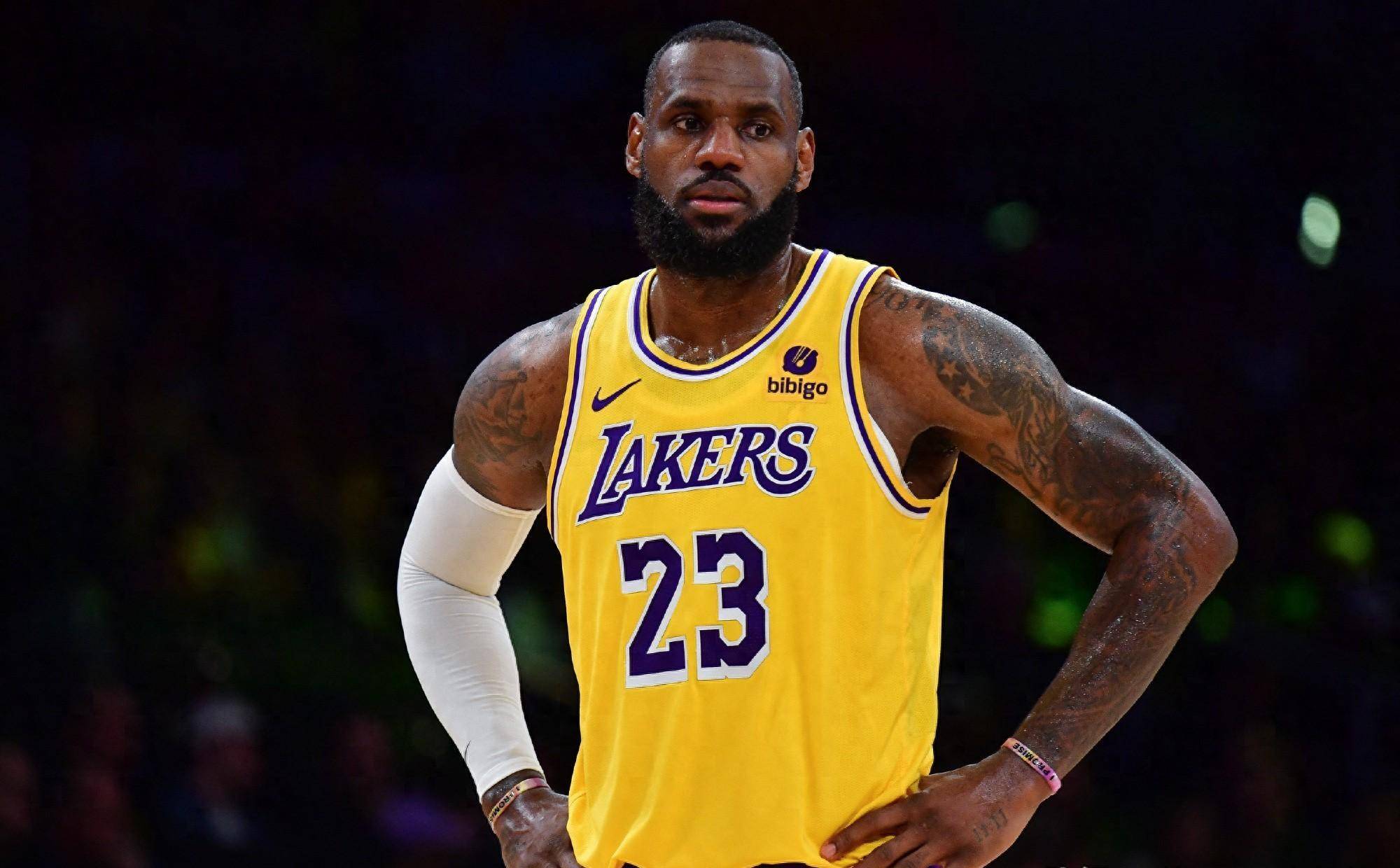 在科蜜们心中，2K4就是科比的签名鞋对吗？（在科比球迷眼里，2K4就等同于他的签名鞋吗？）