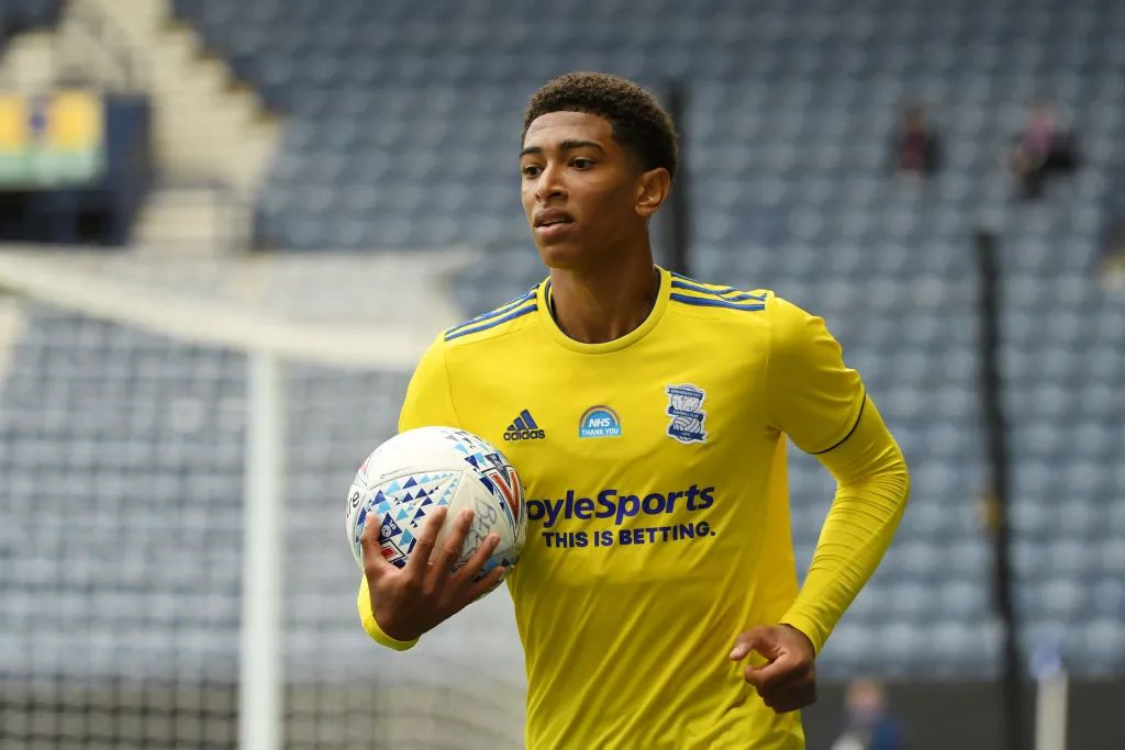 全北现代2-1光州捧杯，大田韩亚、浦项铁人、江原获亚冠资格（全北现代2-1力克光州封王，大田韩亚、浦项铁人、江原拿到亚冠门票）