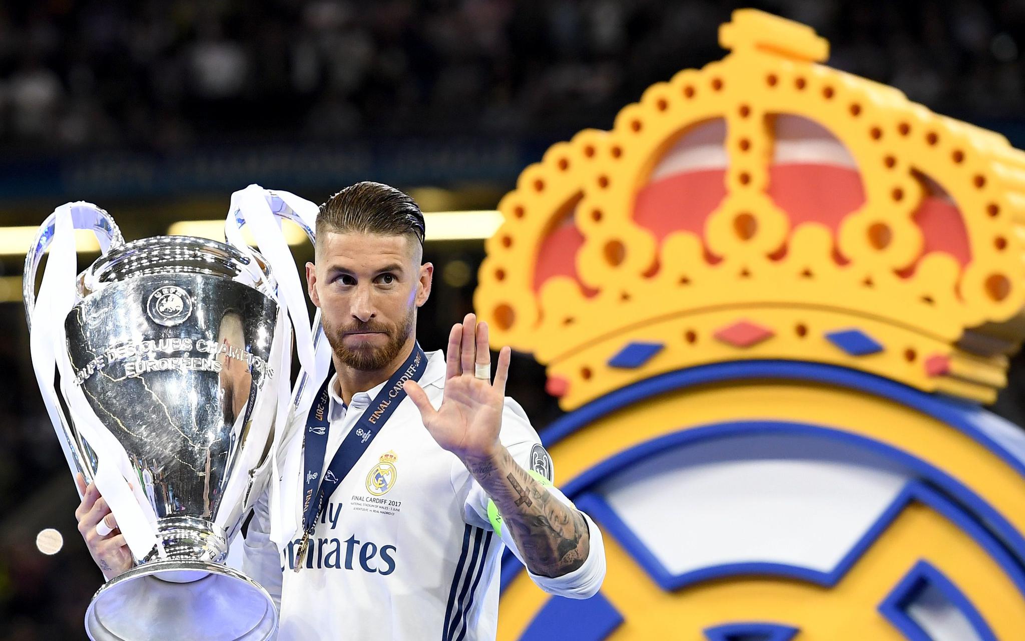 曼联4-1击败狼队，升至英超第六；米兰3-2战胜都灵，登顶积分榜。（曼联4-1胜狼队升至英超第六，米兰3-2力克都灵登上榜首）