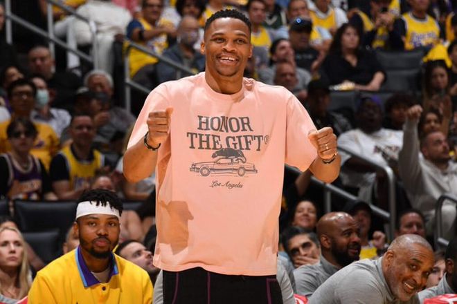 齐达内空降上海！回应 “齐玄宗” 标签，揭秘欧冠三连真相（齐达内抵沪！回应“齐玄宗”称号，拆解欧冠三连的幕后逻辑）