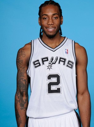 卡斯尔成马刺队史第三位在21岁以下得到30+10+5的球员（21岁前砍下30+10+5，卡斯尔成马刺史上第三人）