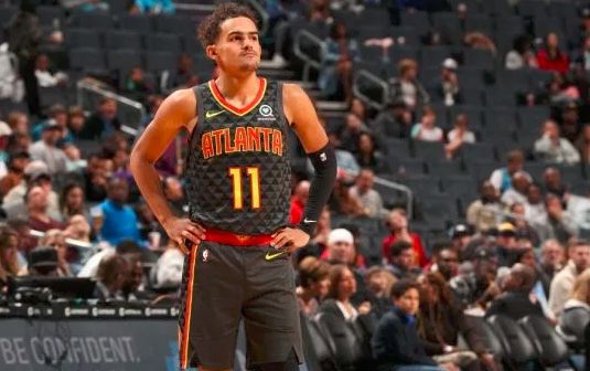 皇马盯上拜仁铁卫！2000万年薪要价令人惊喜，白衣军团再现零元购（皇马盯上拜仁铁卫：2000万年薪要价惊喜，白衣军团或再现自由转会神操作）