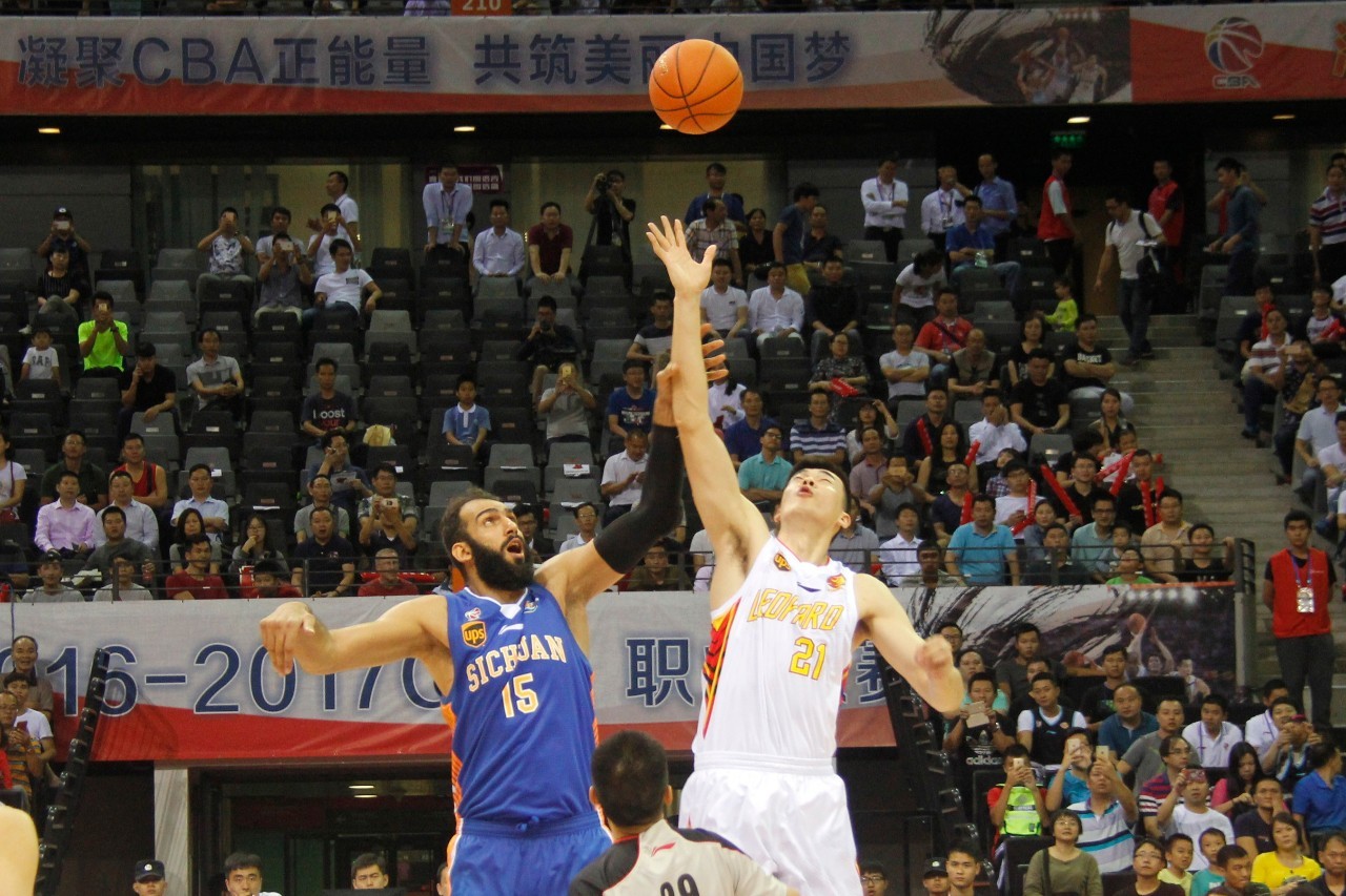 征战2026年苏超，南通队招募球员和教练员（备战2026年苏超，南通队公开招募球员与教练）