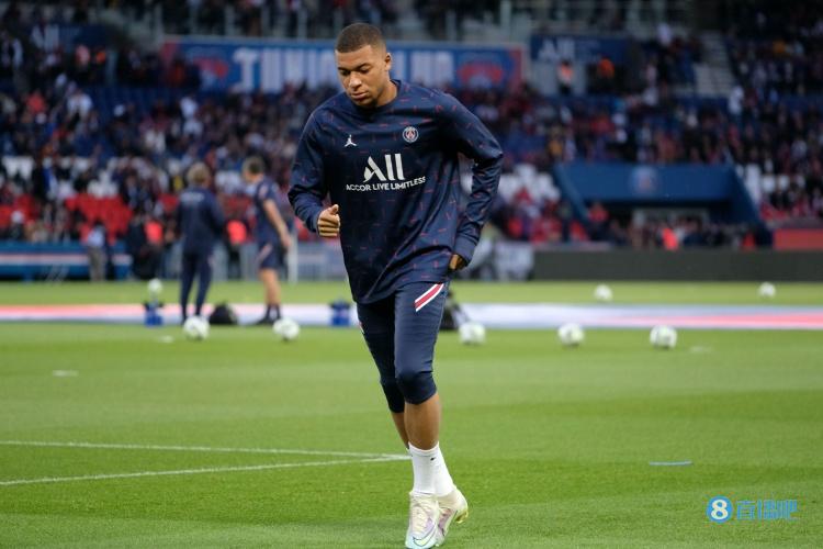 克罗斯谈皇马现状：不要总谈过去，我不需要别人说我想你（克罗斯谈皇马：专注当下，别总怀旧；我不需要别人对我说“想你”）