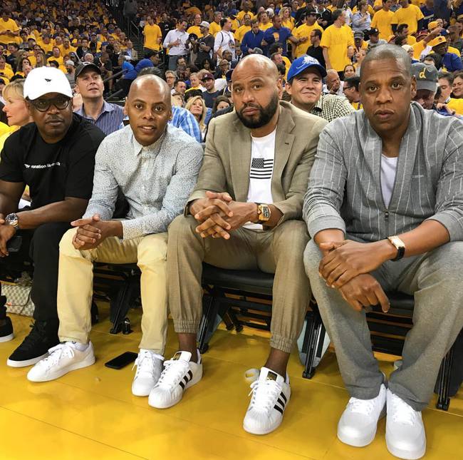 半场战报：那不勒斯1-0尤文，霍伊伦7分钟闪击，内雷斯助攻（半场快讯：那不勒斯1-0领先尤文，霍伊伦7分钟建功，内雷斯献助攻）